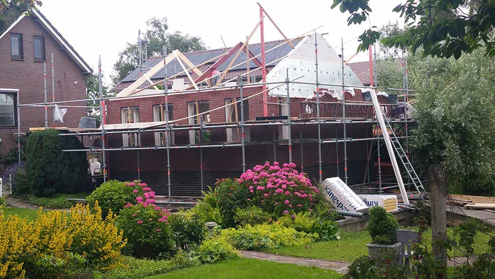 Koeleman Bouw Garages en kelders vrijstaande berging met geïnteregeerde zonnenpanelen Waverveen