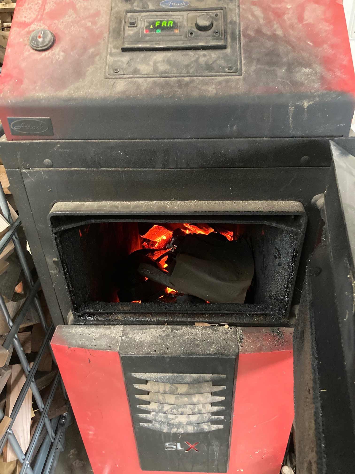 Koeleman Bouw Groene daken, Zonnepanelen en duurzame installaties - Houtgestookte CV ketels en houtvergassers