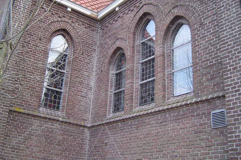 Koeleman Bouw Monumentenbeheer Renovatie glas in lood en koper van torenspits Kerk Oostzijde De Hoef