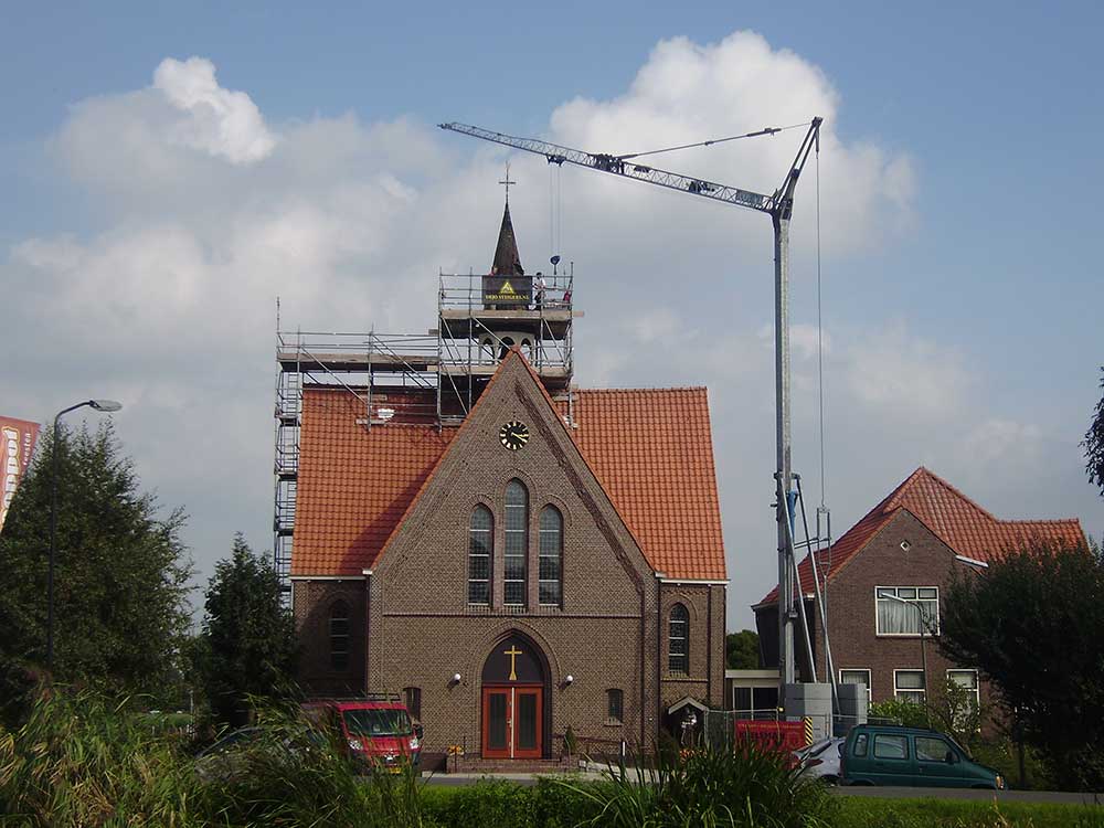 Koeleman Bouw Monumentenbeheer Renovatie glas in lood en koper van torenspits Kerk Oostzijde De Hoef